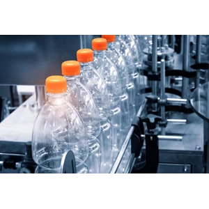 Peran Botol Plastik dalam Mendukung Industri Makanan dan Minuman