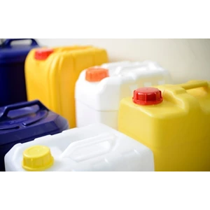 Peran Jerigen Plastik dalam Logistik dan Distribusi Produk Kimia